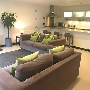 Apartment Aaron Glen